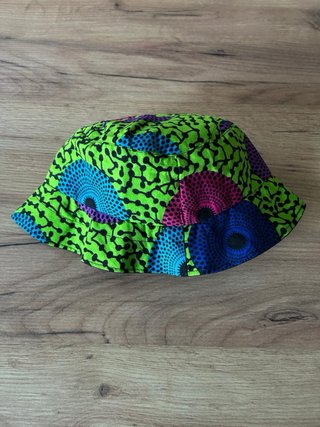 Gorro estilo pescador multicolor sin estrenar