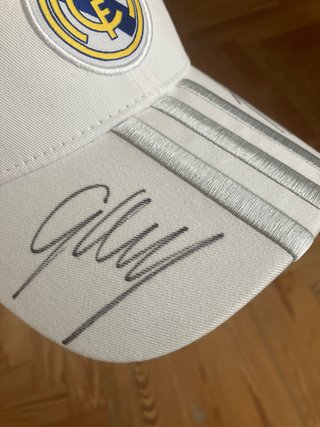 Gorra Adidas Firmada por Xabi Alonso: negociar