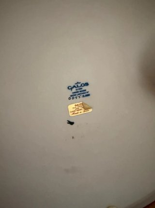 Bonita figura de mujer sentada