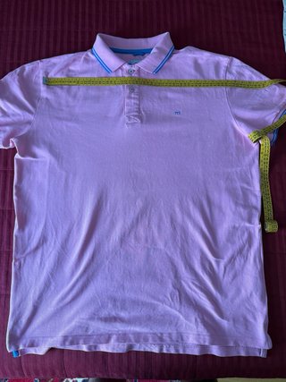 Polo rosa con detalles azules
