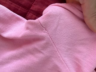 Polo rosa con detalles azules
