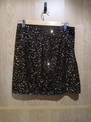 Falda corta lentejuelas negra y dorada Shein Talla