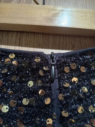 Falda corta lentejuelas negra y dorada Shein Talla