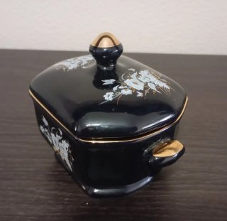 Joyero porcelana negra tapa y asas oro 24 quilates