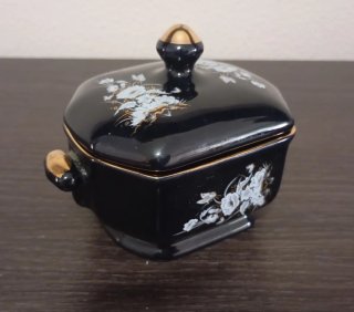 Joyero porcelana negra tapa y asas oro 24 quilates