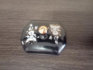 Joyero porcelana negra tapa y asas oro 24 quilates