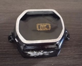Joyero porcelana negra tapa y asas oro 24 quilates