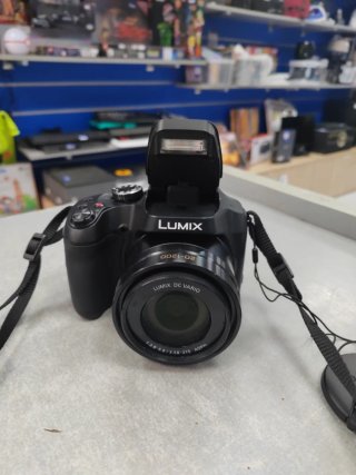 Cámara Panasonic Lumix DC-FZ82D Negra