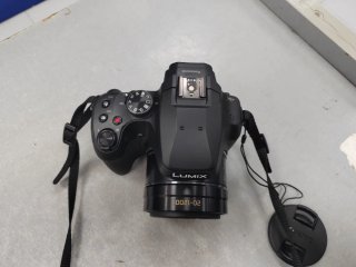 Cámara Panasonic Lumix DC-FZ82D Negra