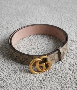 Cintura Gucci GG Supreme Beige con Fibbia Dorata