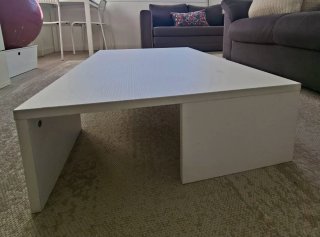 Mesa de centro blanca texturizada