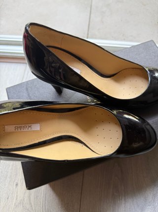 Zapatos Geox Negros Charol Tacón