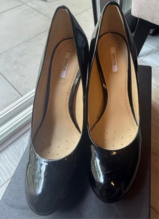 Zapatos Geox Negros Charol Tacón