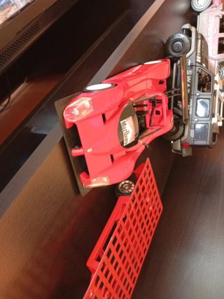 Hummer H1 con remolque 1/18 y Ferrari 333 SP 1/18