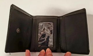 1 CARTERA BILLETERO NIÑA/CHICA Y OTRO MUJER. Leer