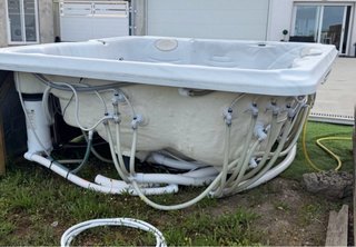 Jacuzzi J-235