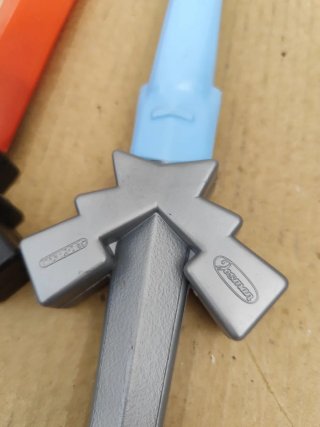 70 Espadas de plástico