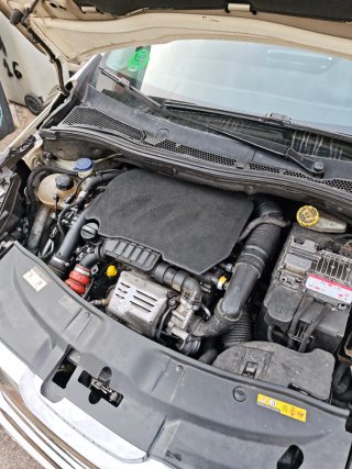 Peugeot e-2008 2016