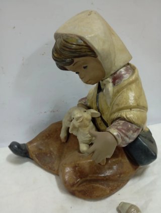 OFERTÓN Figura Lladró Niña con Cordero