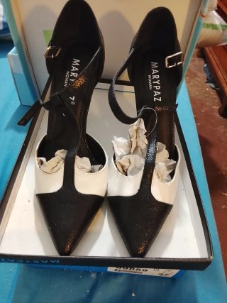 Zapatos MARYPAZ Tacon Tira Tobillo Negro Blanco 37