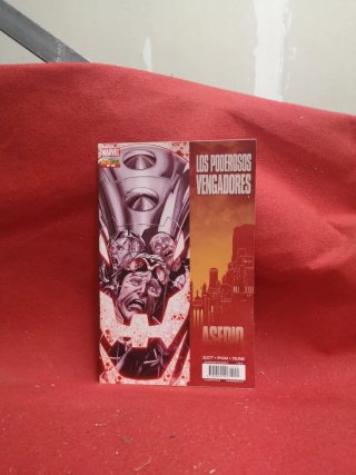 4 CÓMICS DE PANINI CÓMICS