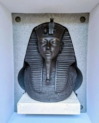 Escultura Tutankamón