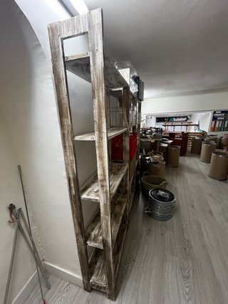 Estantería madera envejecida