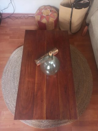 Mesa de centro de madera.