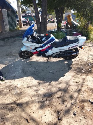 Honda CBR 1000F Blanca y Azul