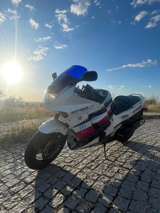 Honda CBR 1000F Blanca y Azul
