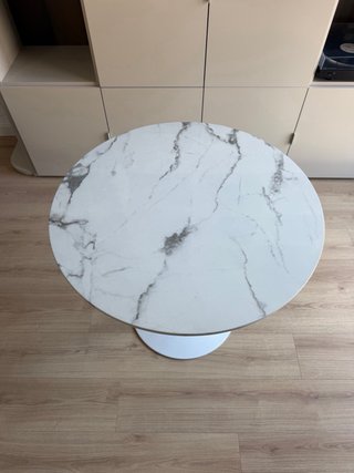 Mesa redonda Kare Design efecto mármol