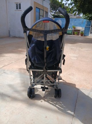 Silla de paseo infantil con estampado de manzanas
