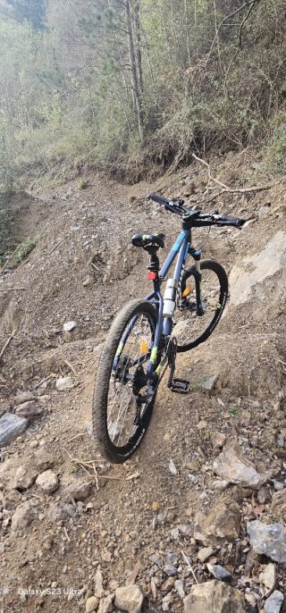 Bicicleta B'Twin Azul y Amarilla