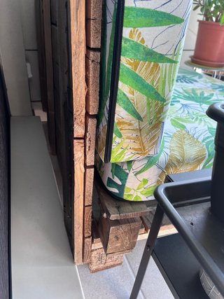 Sofá exterior palets con cojines y ruedas