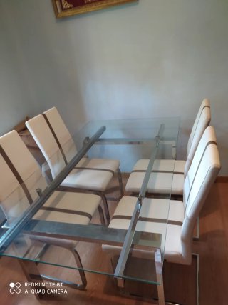 Mesa de comedor cristal y metal