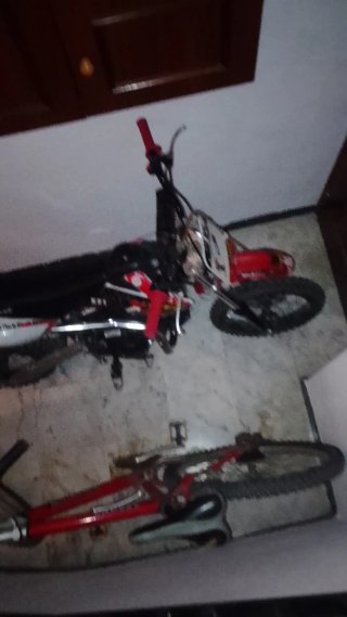 Moto Enduro/Motocross Negra y Roja