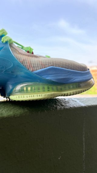 Nike LeBron 19 Tropical Talla 42 originales USA