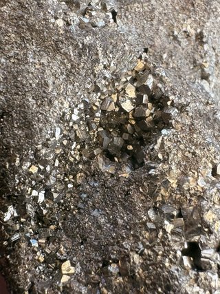 Gran Pirita Mineral maciza infinidad de cristales