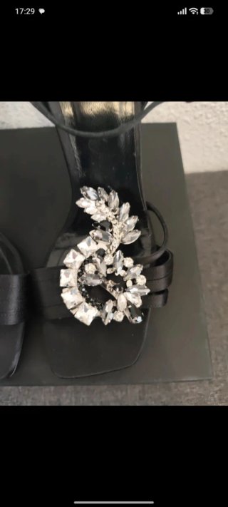 Tacones Pinko Negros con Pedrería Plata