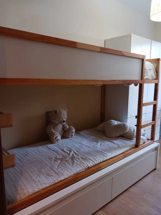 Litera KURA + Cama MALM blanca con cajóneras XXL