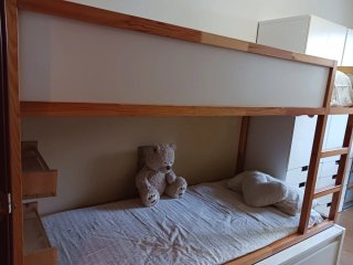 Litera KURA + Cama MALM blanca con cajóneras XXL