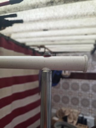 Burras de ropa metálicas blancas