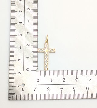 Colgante Cruz de oro de 18k, 0.83 g.