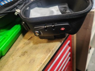 Bolsa Depósito SHAD E02C Click System Voge 900