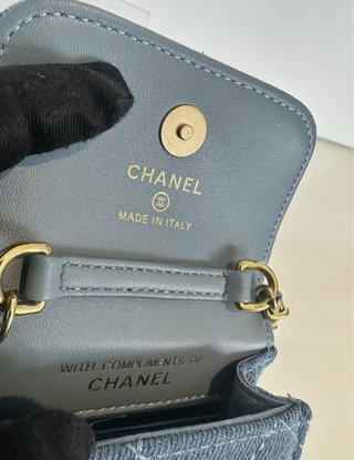 Neceser Chanel Azul con Cadena Dorada