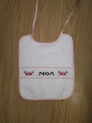 Babero personalizado NOA con dibujos