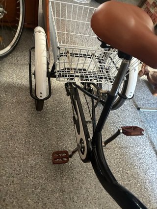 Triciclo con cesta
