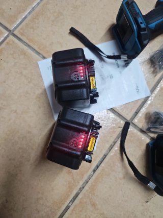 2 Atornilladores de Batería