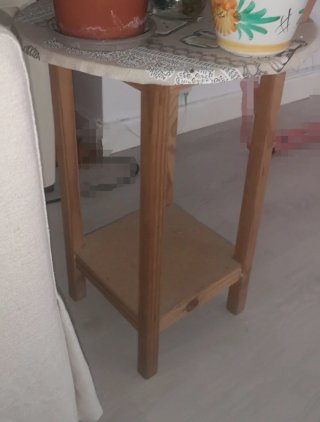 Mesita auxiliar de madera