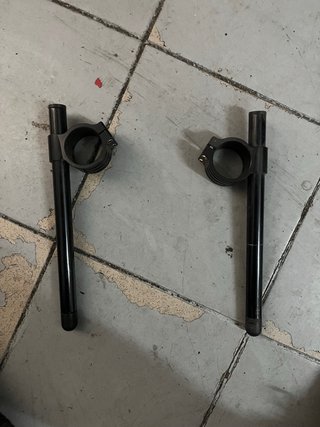 Guiador Desportivo Moto Preto